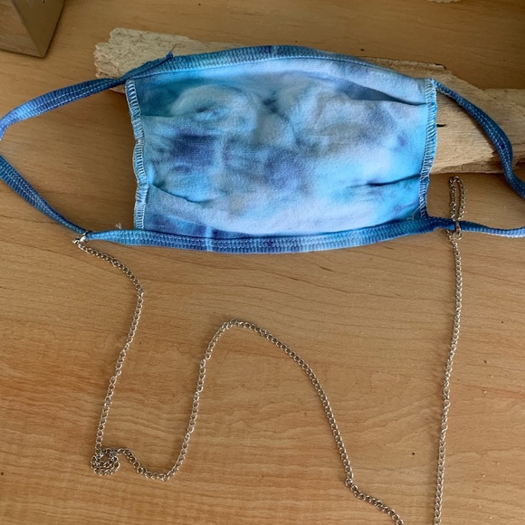 Nwt blue cotton tie dye mask and silver mask chain - Picture 5 of 10